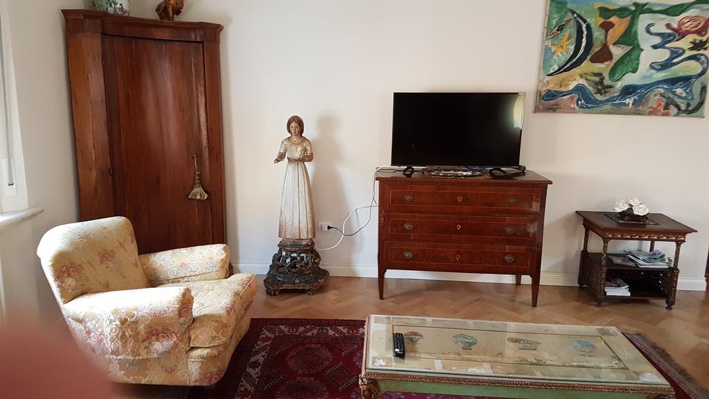Elegante Appartamento In Centro A Cesena Eksteriør bilde