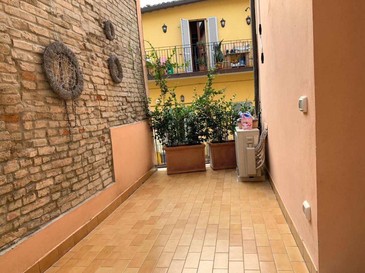 Elegante Appartamento In Centro A Cesena Eksteriør bilde